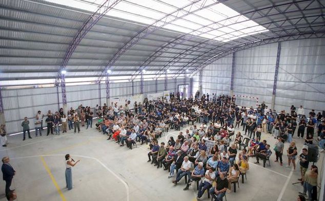La Intendenta inauguró el nuevo gimnasio de la EES 2 de Solano 